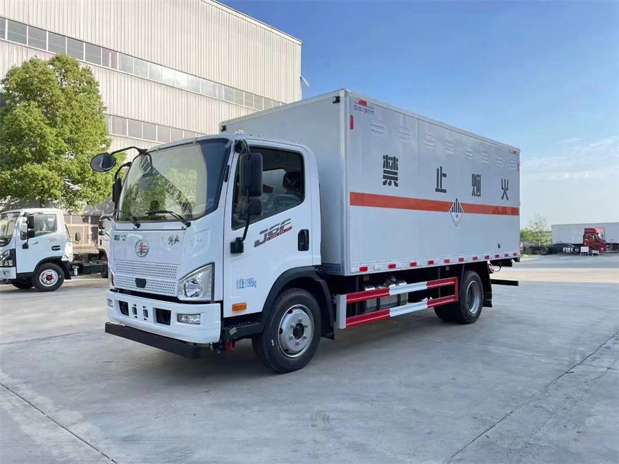 5米2解放J6F爆破器材運(yùn)輸車