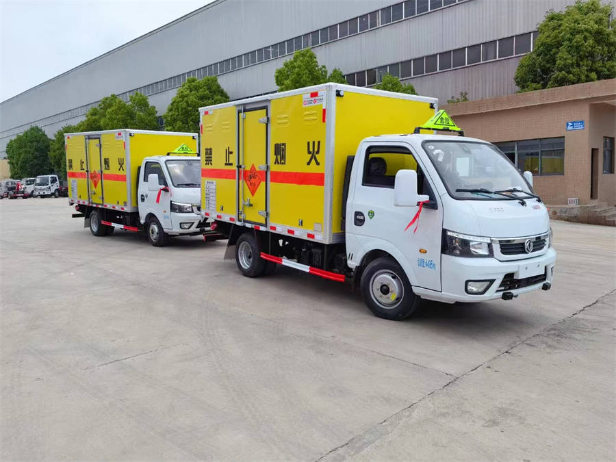 3米4東風(fēng)途逸（藍(lán)牌）爆破器材運(yùn)輸車