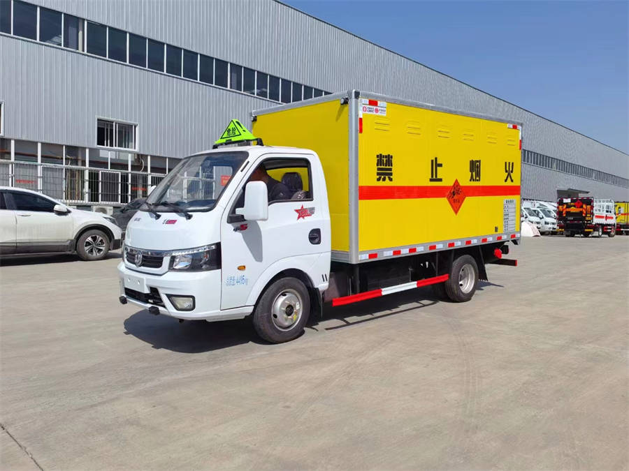 3米4東風(fēng)途逸（藍(lán)牌）爆破器材運(yùn)輸車
