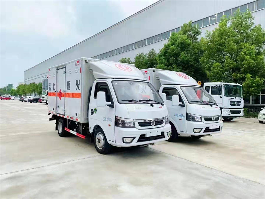 3米4東風(fēng)途逸（藍(lán)牌）爆破器材運(yùn)輸車