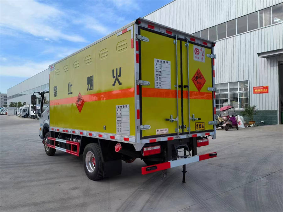 4米2東風多利卡（藍牌）爆破器材車