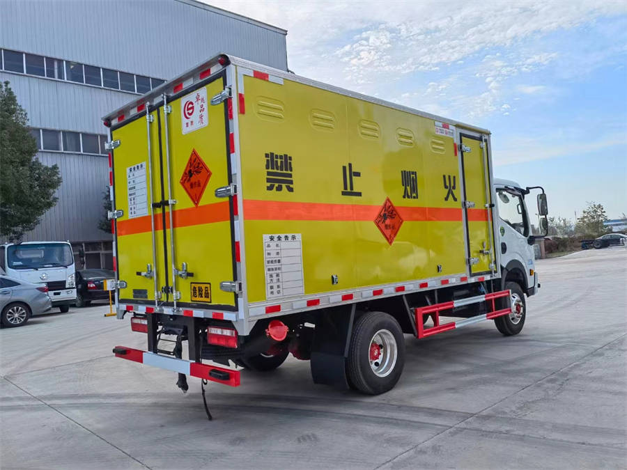 4米2東風多利卡（藍牌）爆破器材車