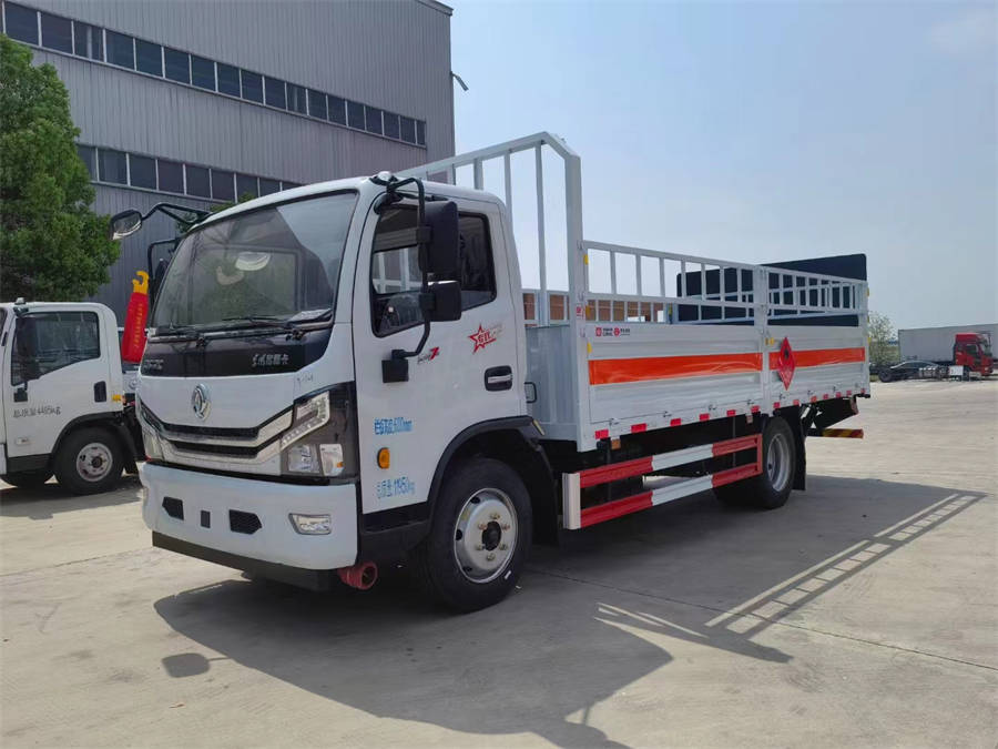 5米2東風(fēng)多利卡氣瓶運(yùn)輸車