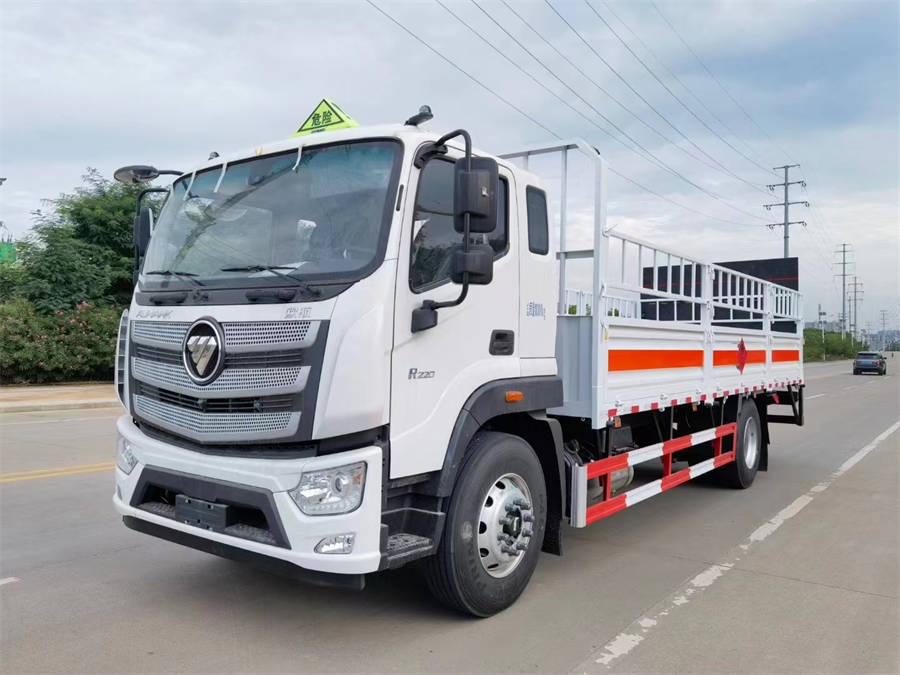 6米8福田歐馬可氣瓶運(yùn)輸車
