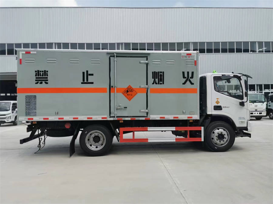 5米2福田歐馬可爆破器材運(yùn)輸車