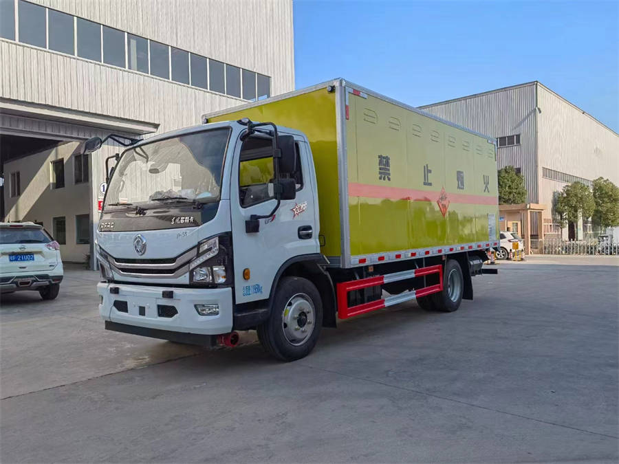 5米2東風(fēng)多利卡D7爆破器材運(yùn)輸車(chē)