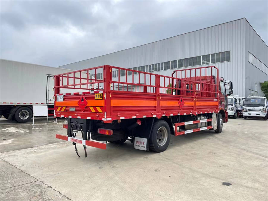 6米8解放J6L氣瓶運(yùn)輸車