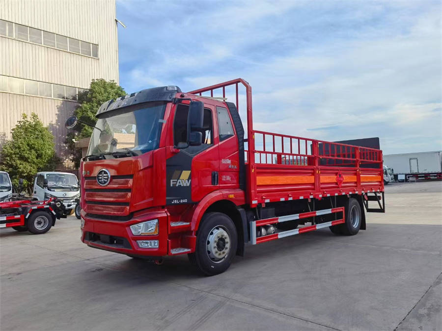 6米8解放J6L氣瓶運(yùn)輸車