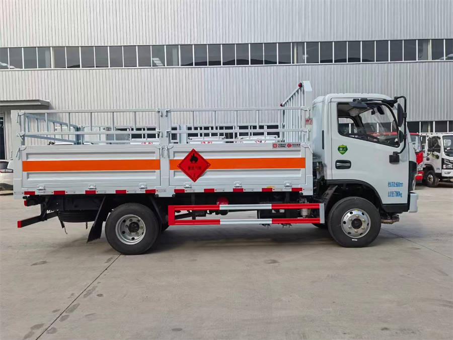 4米2東風(fēng)多利卡D6（藍(lán)牌）氣瓶車