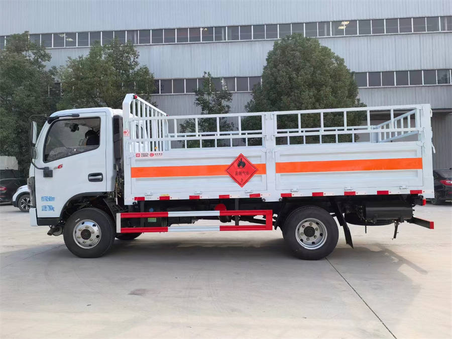 4米2東風(fēng)多利卡D6（藍(lán)牌）氣瓶車