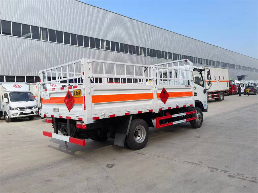 4米2東風(fēng)多利卡D6（藍(lán)牌）氣瓶車