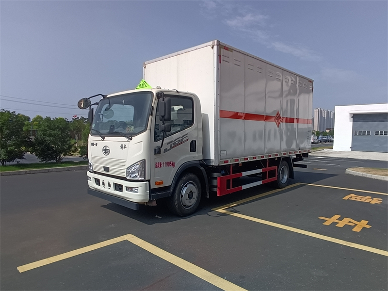 解放J6F爆破3900軸距大柴160馬力