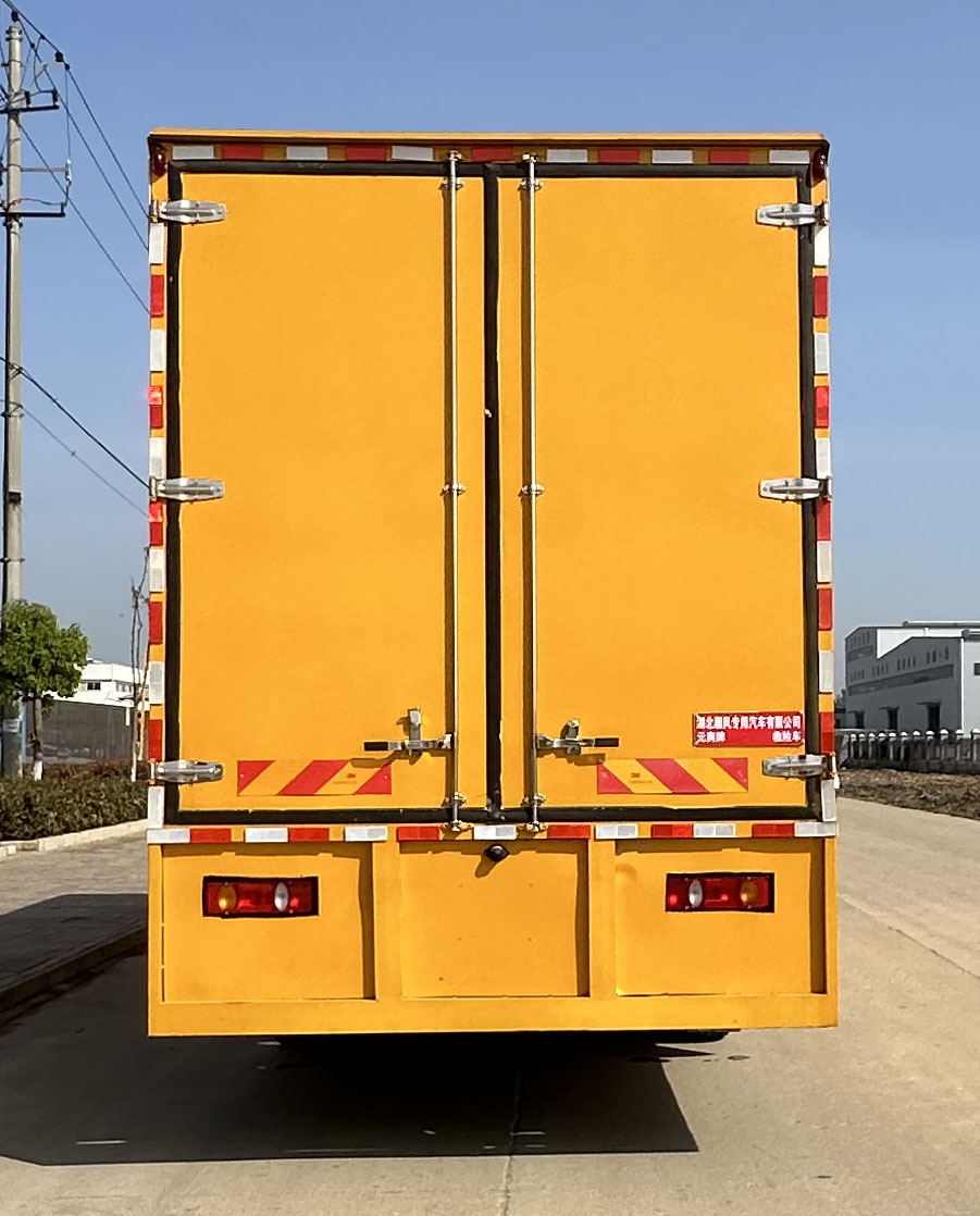 東風(fēng)天錦6000方大型救險(xiǎn)車(chē)