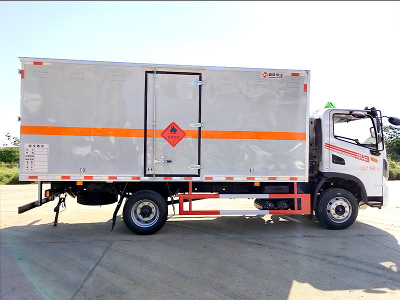 東風(fēng)華神 DV3 易燃?xì)怏w廂式運(yùn)輸車