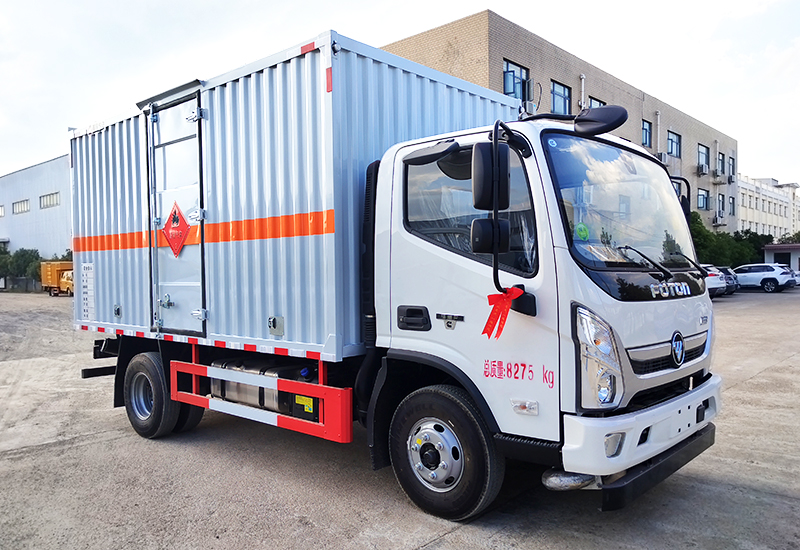 福田奧鈴4米 （黃牌）易燃?xì)怏w廂式運(yùn)輸車